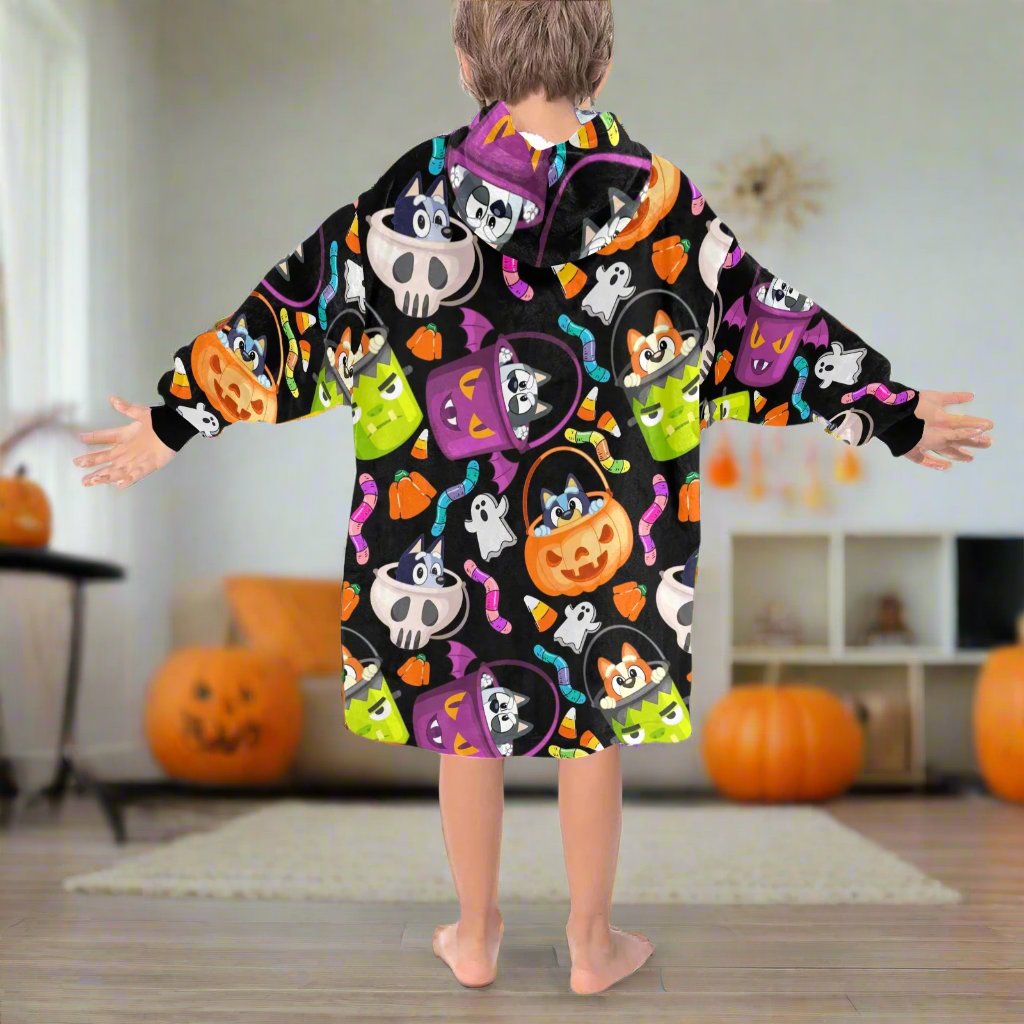 Kid wearing a Bluey hooded blanket Halloween