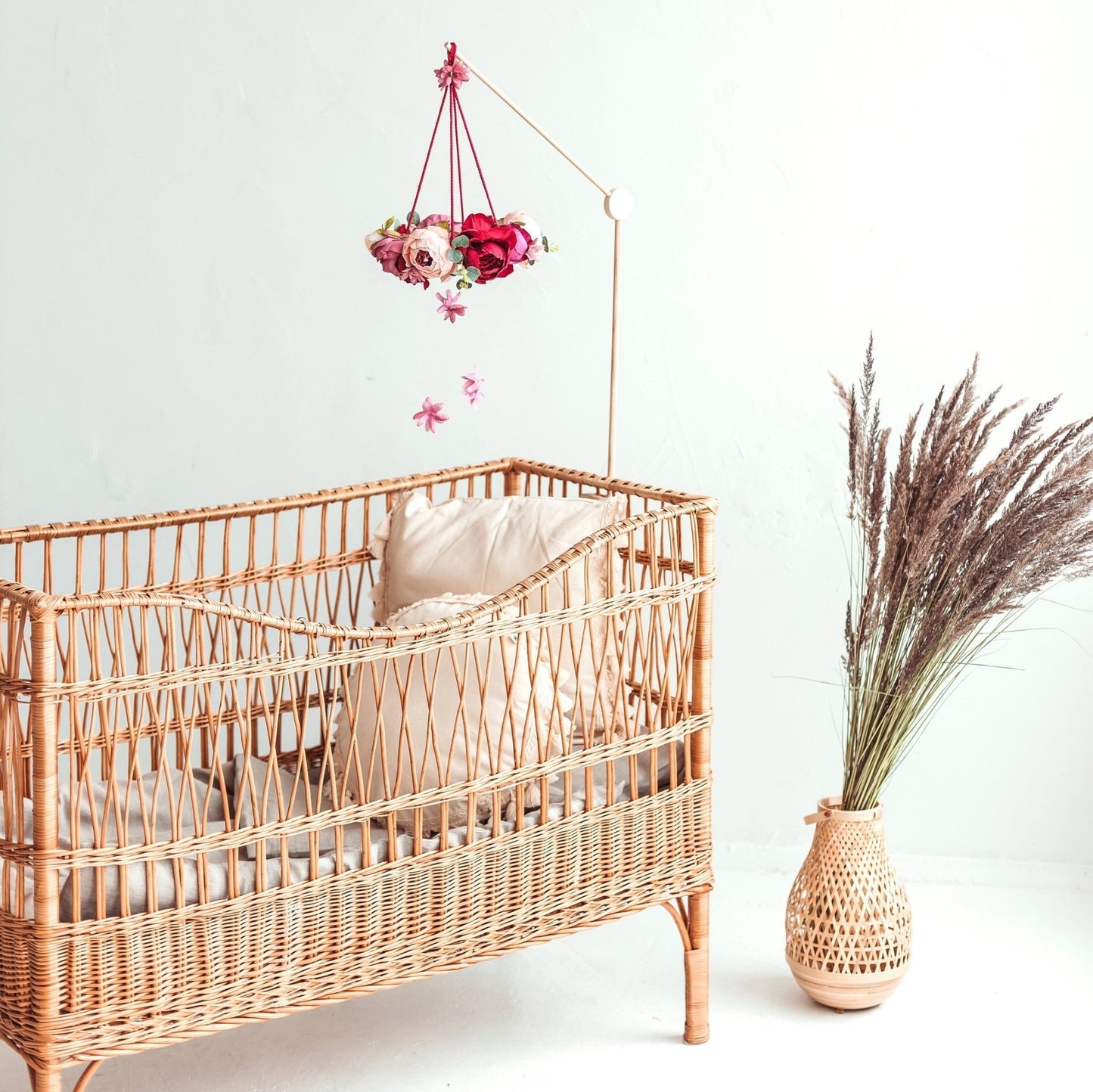 MINICAMP Wooden Baby Mobile Holder for Crib - Arm Only - Green Cheeks - Mobile