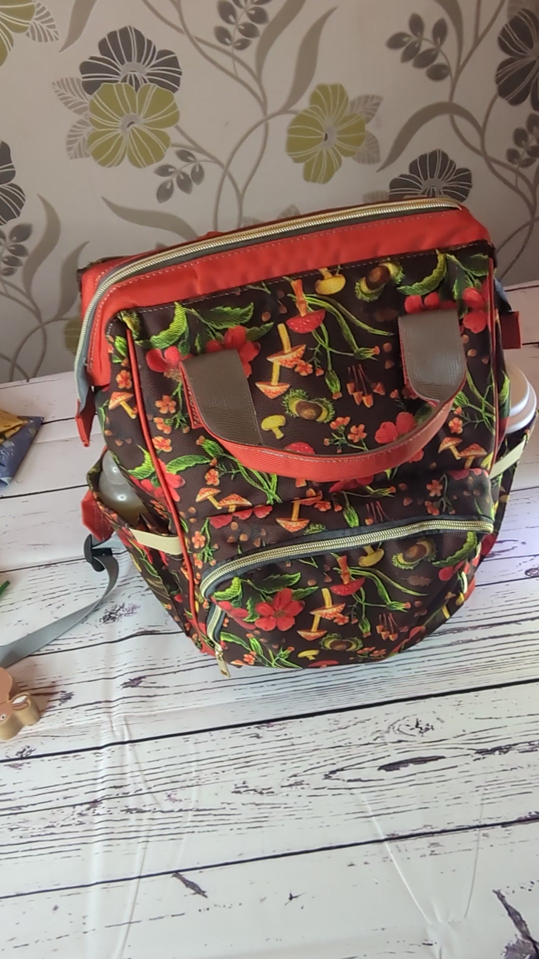 A look around the Green Cheeks Nappy Changing Bag