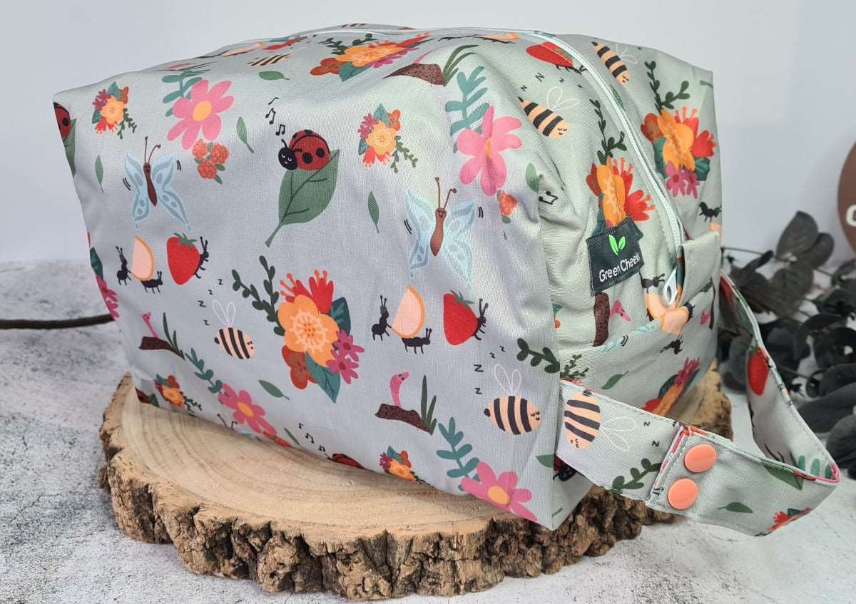 Waterproof Pod Wet Bags – Perfect for Swimming Lessons, Messy Clothes, and Reusable Nappies! - Green Cheeks - Wet Bag
