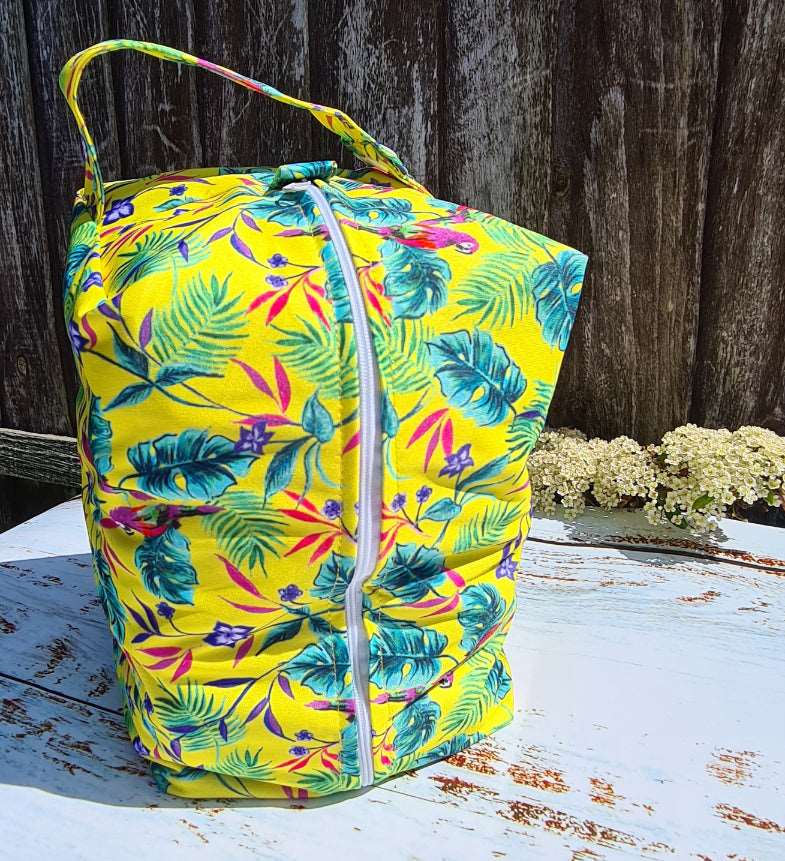 Waterproof Pod Wet Bags – Perfect for Swimming Lessons, Messy Clothes, and Reusable Nappies! - Green Cheeks - Wet Bag