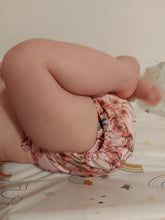Carica l&#39;immagine nel visualizzatore di Gallery, Double Gusset AI2 reusable cloth nappies Green Cheeks
